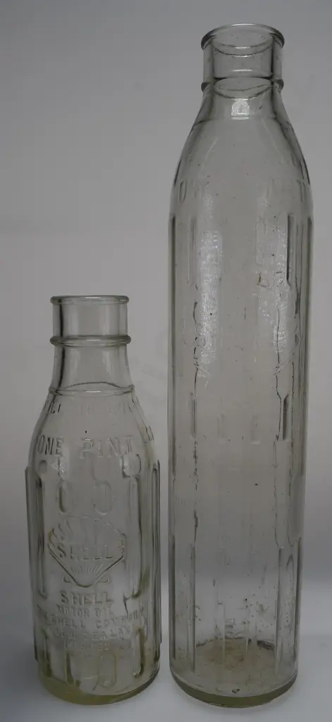 SHELL PINT AND QUART OIL BOTTLES X 2 Image 1++