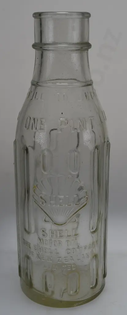 SHELL PINT AND QUART OIL BOTTLES X 2 Image 1++