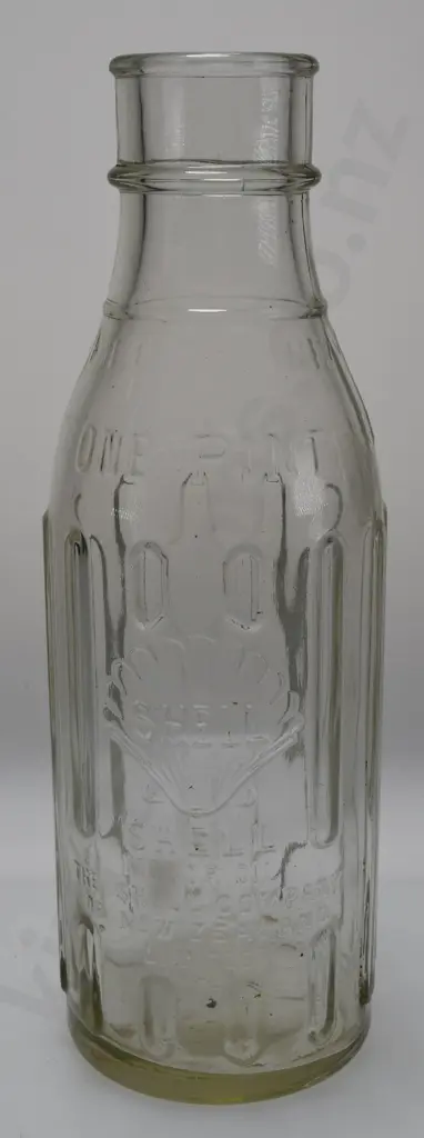 SHELL PINT AND QUART OIL BOTTLES X 2 Image 1++
