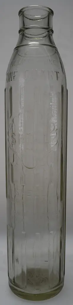 SHELL PINT AND QUART OIL BOTTLES X 2 Image 1++