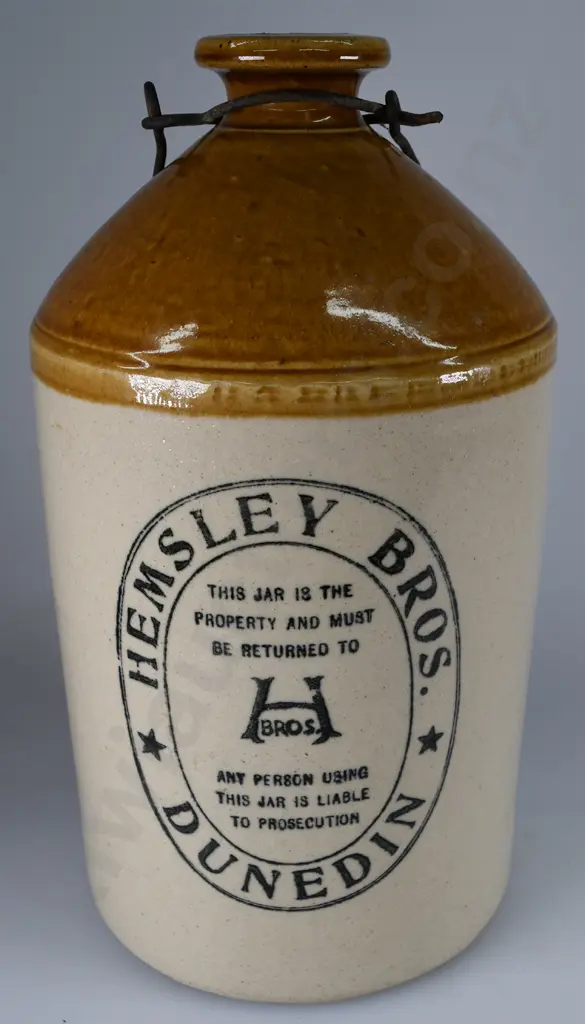 HEMSLEY BROS DUNEDIN STONE JAR Image 1++