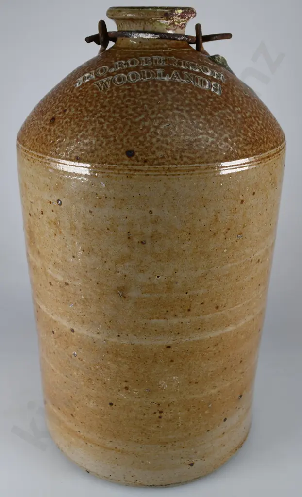 ROBERTSON WOODLANDS (SOUTHLAND) STONE JAR Image 1++