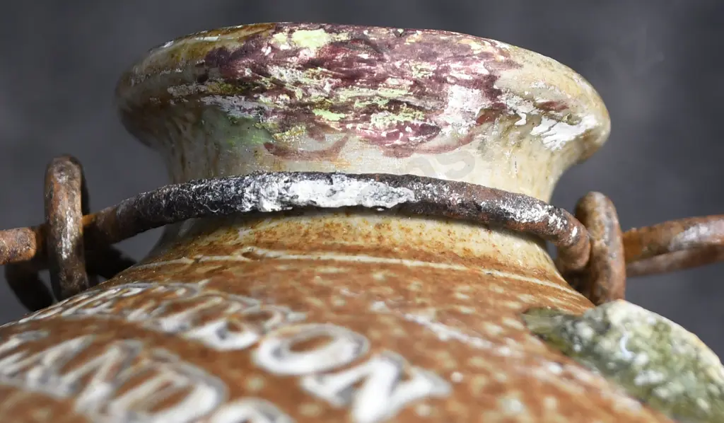 ROBERTSON WOODLANDS (SOUTHLAND) STONE JAR Image 1++