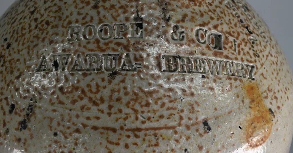 ROOPE AWARUA (SOUTHLAND) BREWERY STONE JAR Image 1++