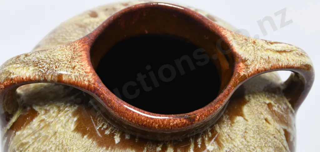 NZ POTTERIES VASES X 2 Image 1++