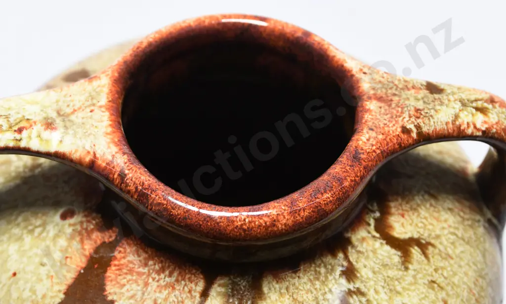 NZ POTTERIES VASES X 2 Image 1++