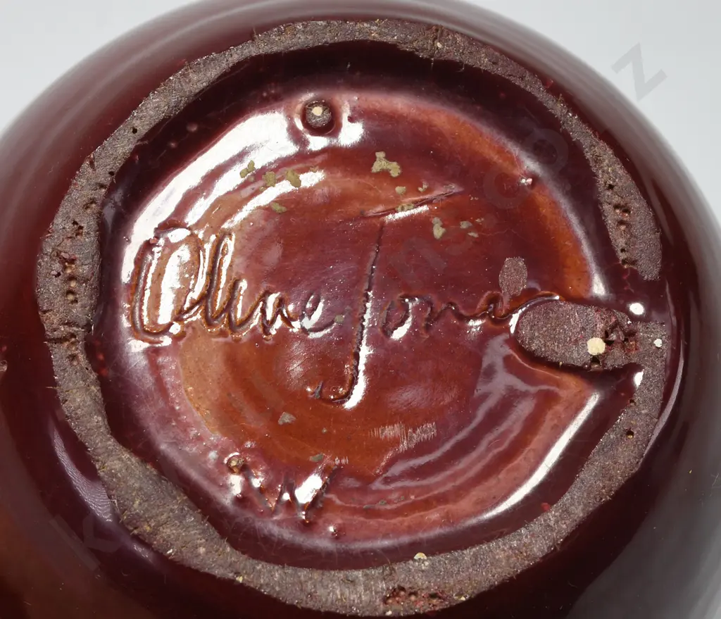 OLIVE JONES POTTERY VASE Image 1++