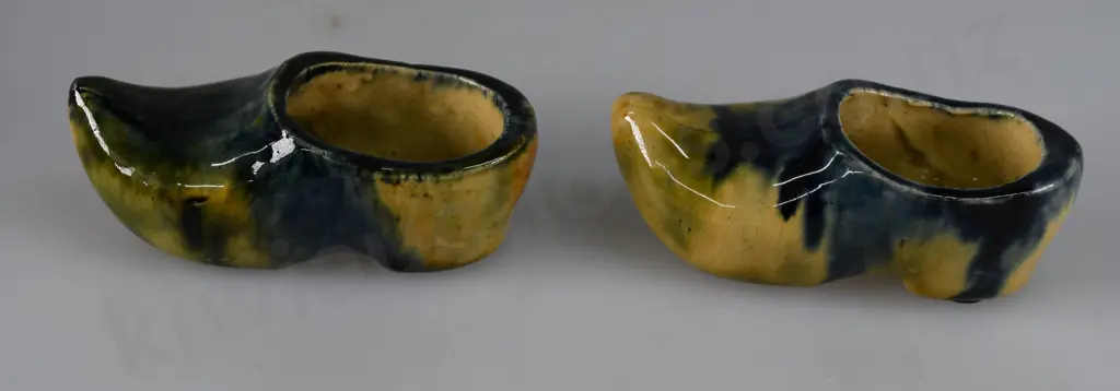 PAIR OF COLONIAL POTTERY CLOGS Image 1++