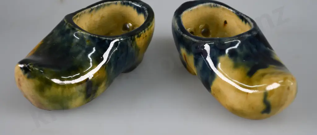 PAIR OF COLONIAL POTTERY CLOGS Image 1++