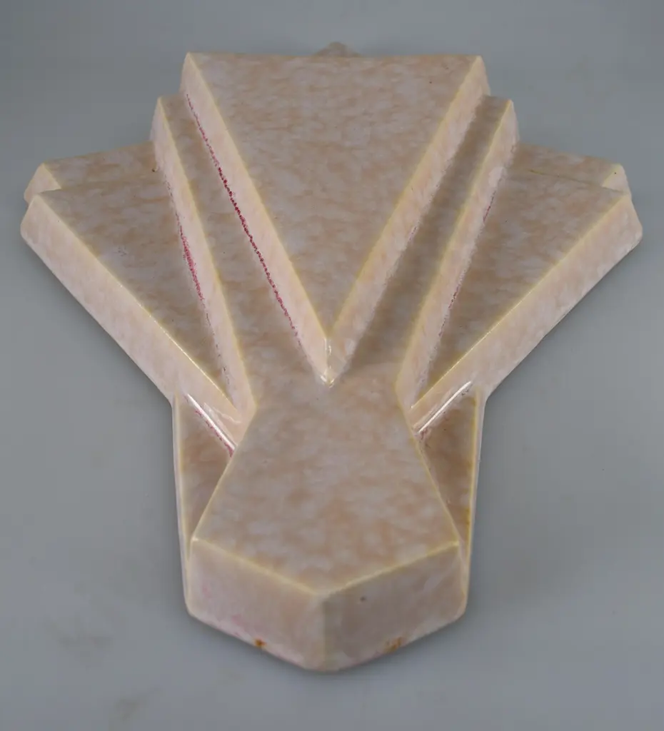 TEMUKA WARE POTTERY WALL POCKET Image 1++