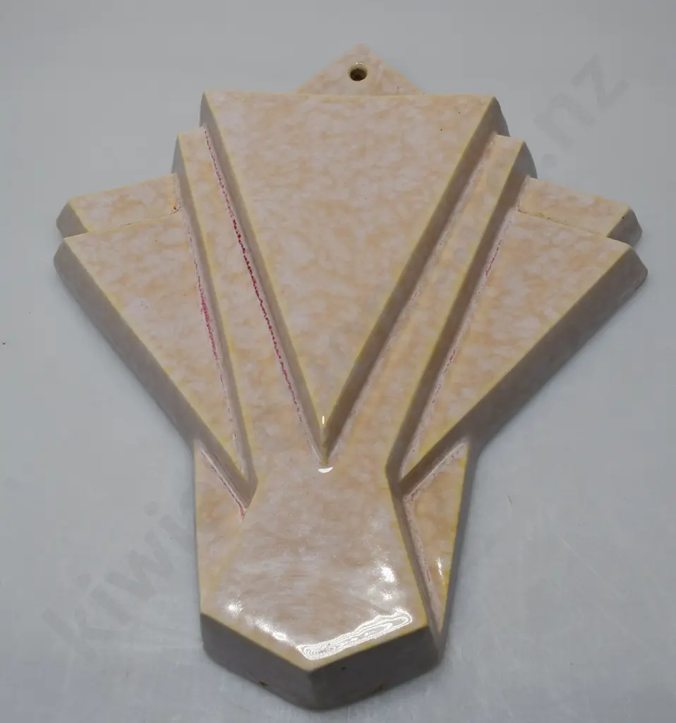 TEMUKA WARE POTTERY WALL POCKET Image 1++