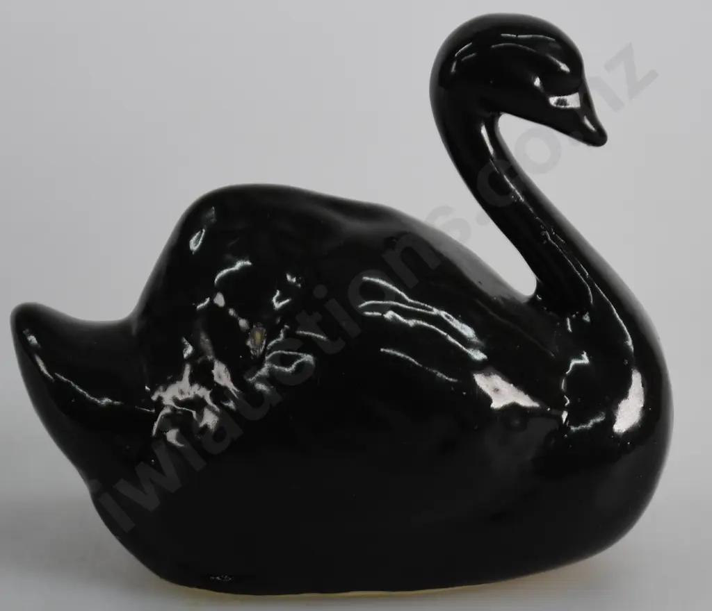 BENHAR BLACK SWAN Image 1++
