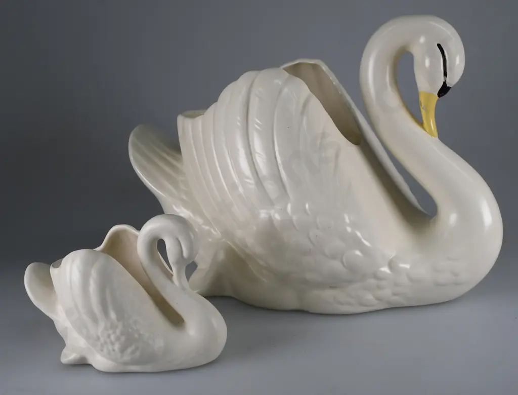 CROWN LYNN LARGE SWAN Image 1++