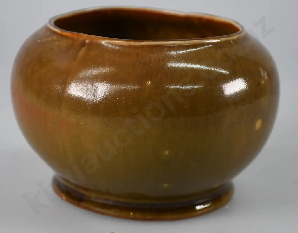 GREEN GABLES WHANGAREI POT Image 1++