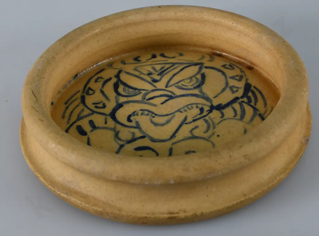 TIMARU POTTERIES MAORI MOTIF DISH Image 1++