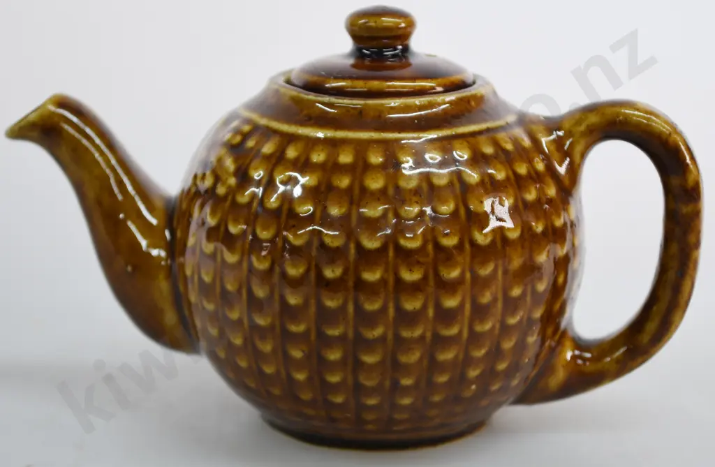 LUKE ADAMS TEAPOT Image 1++