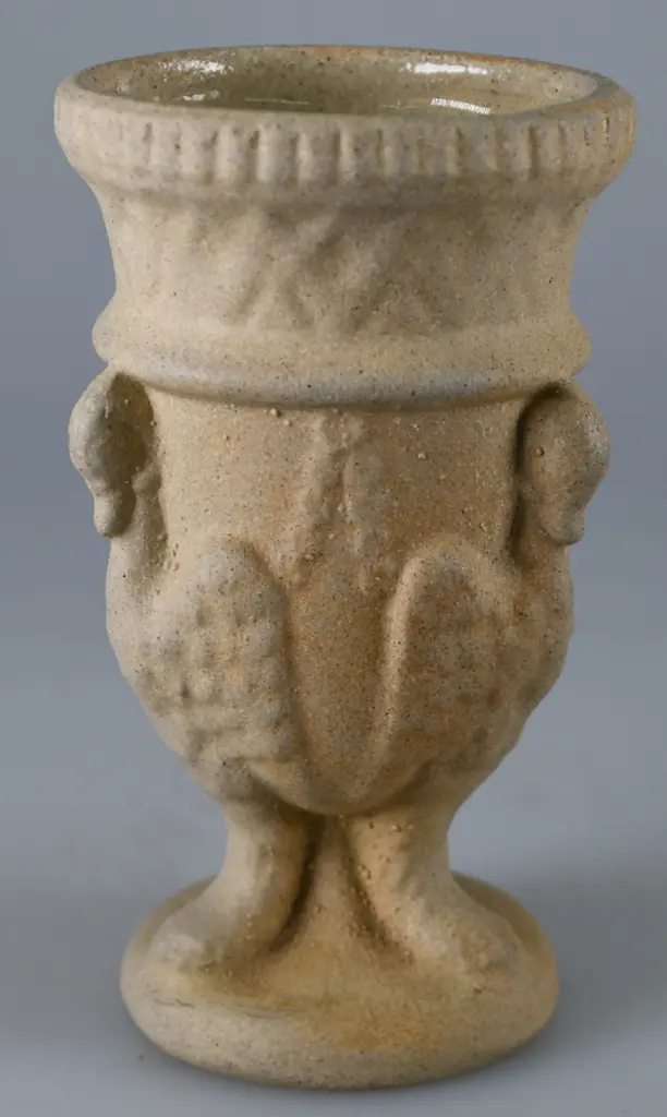 LUKE ADAMS VASE GRIFFIN VASE Image 1++