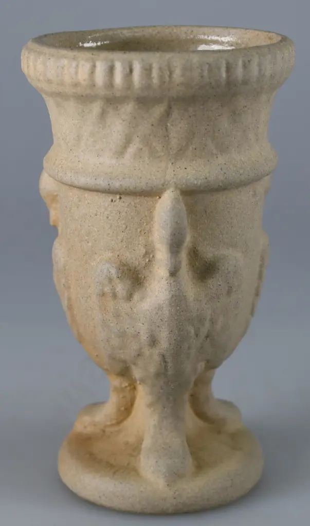 LUKE ADAMS VASE GRIFFIN VASE Image 1++