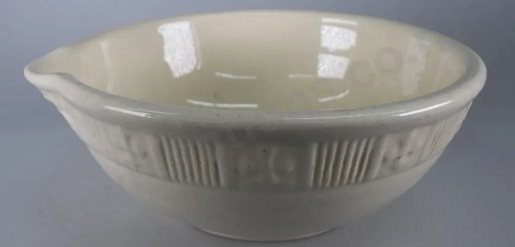 POTTERY POURING BOWL Image 1++