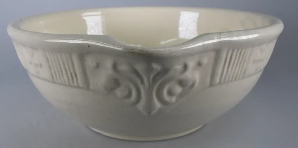 POTTERY POURING BOWL Image 1++
