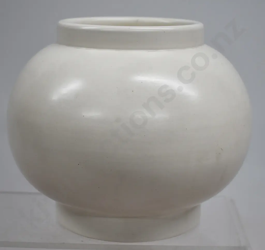 CROWN LYNN HAND POTTED VASE SHAPE 9 Image 1++