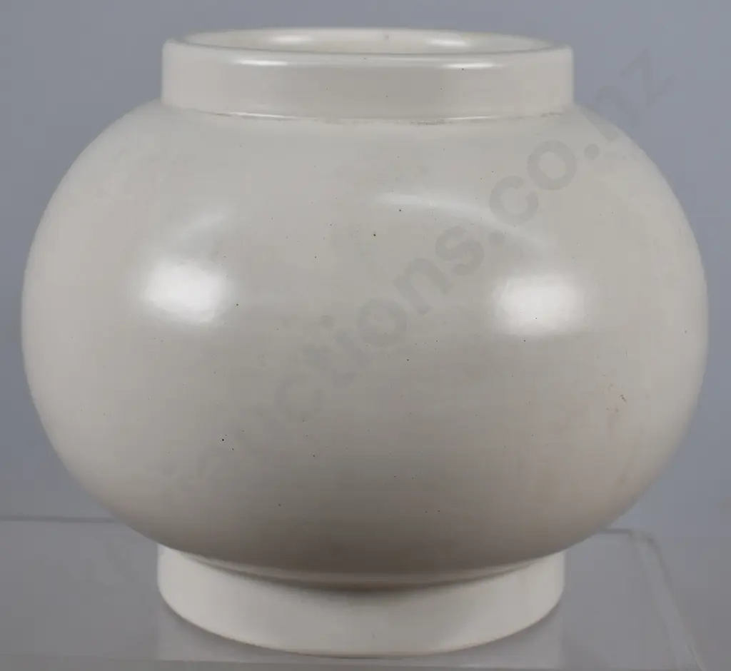CROWN LYNN HAND POTTED VASE SHAPE 9 Image 1++