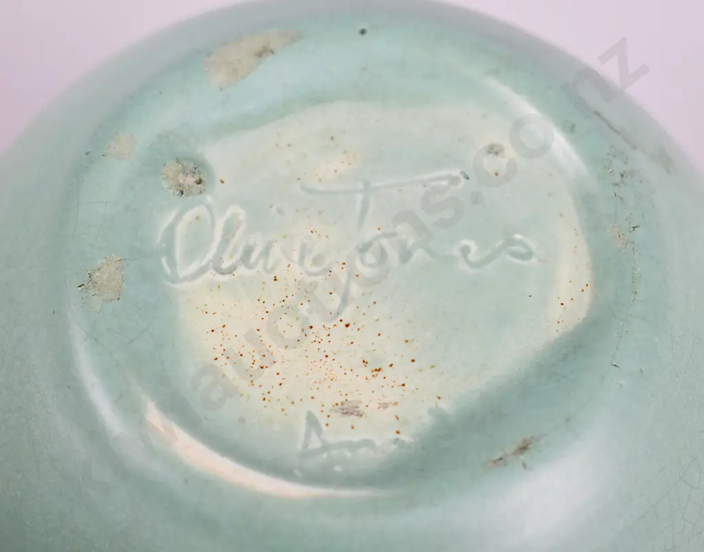 OLIVE JONES POTTERY VASE Image 1++