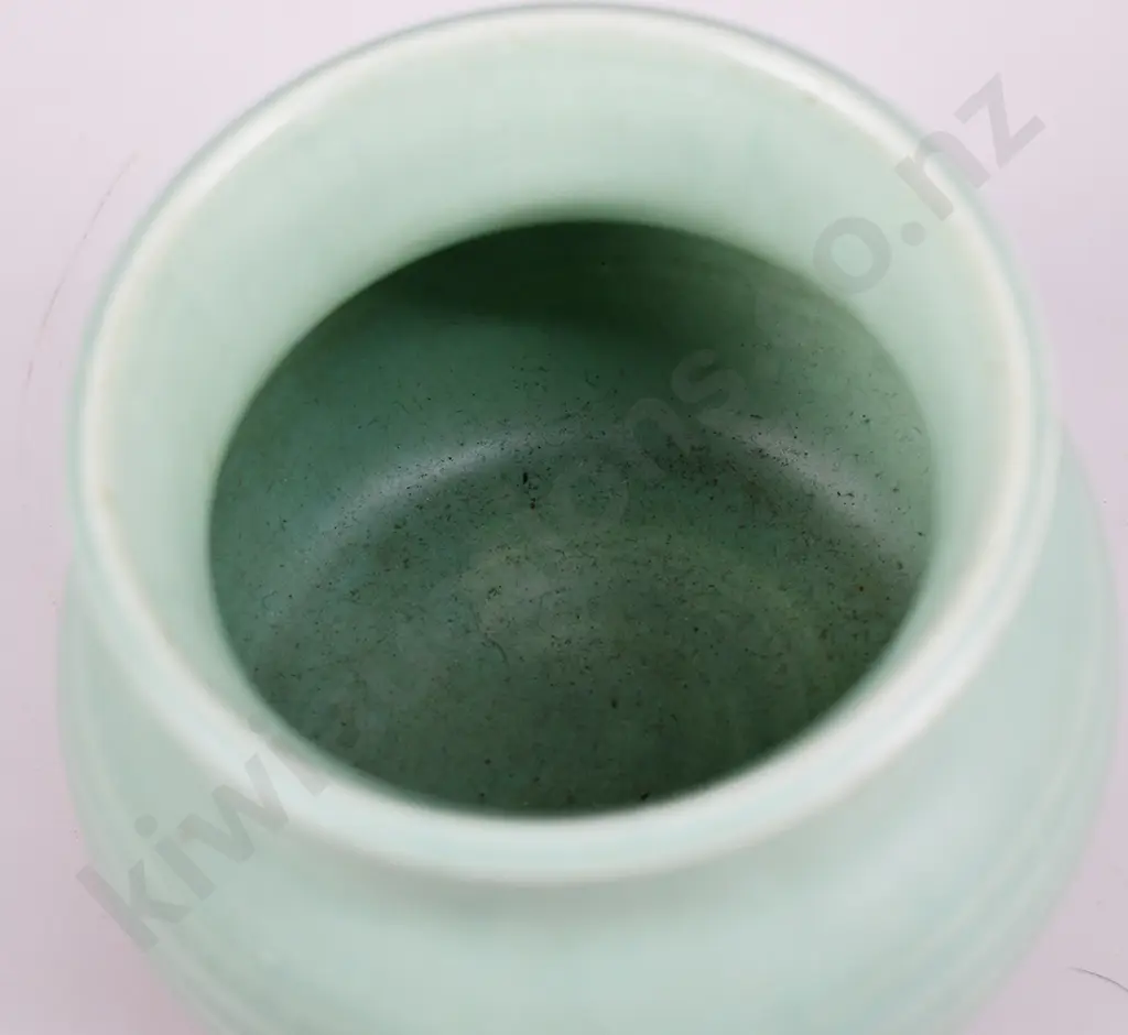 OLIVE JONES POTTERY VASE Image 1++