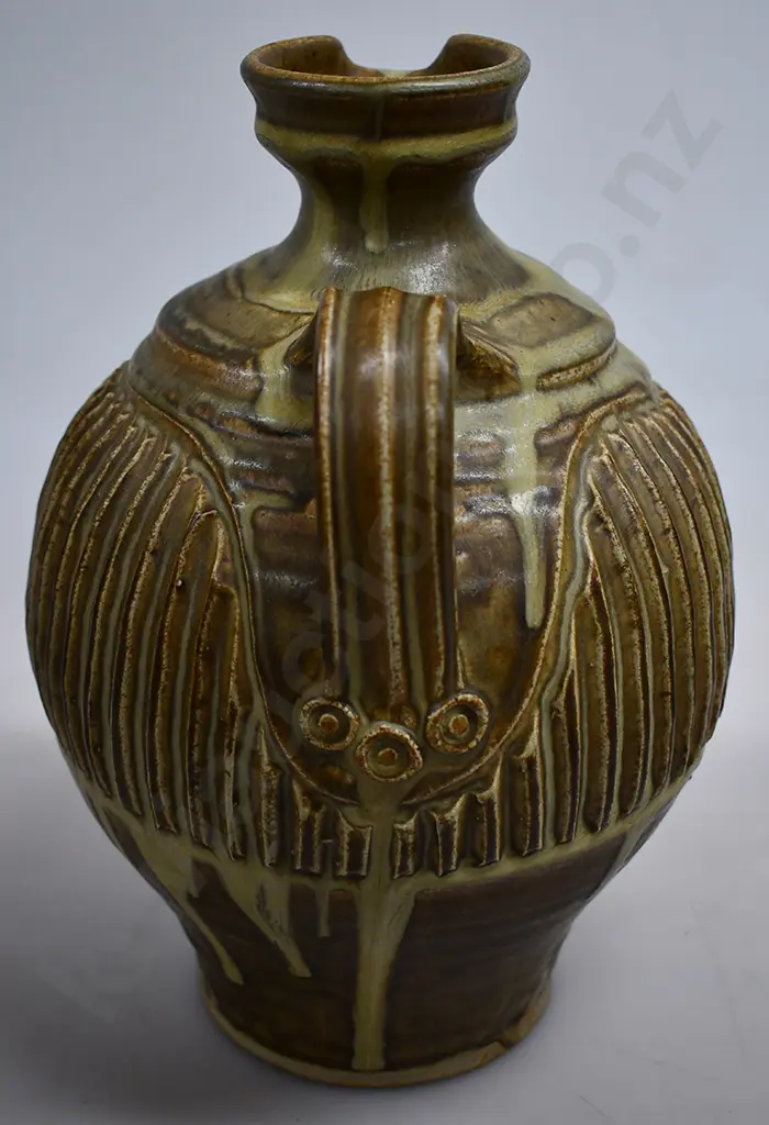 VIC EVANS STONEWARE TEXTURED JUG Image 1++