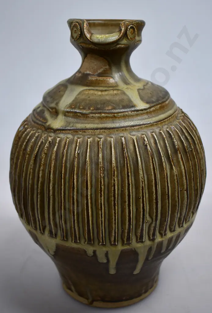 VIC EVANS STONEWARE TEXTURED JUG Image 1++