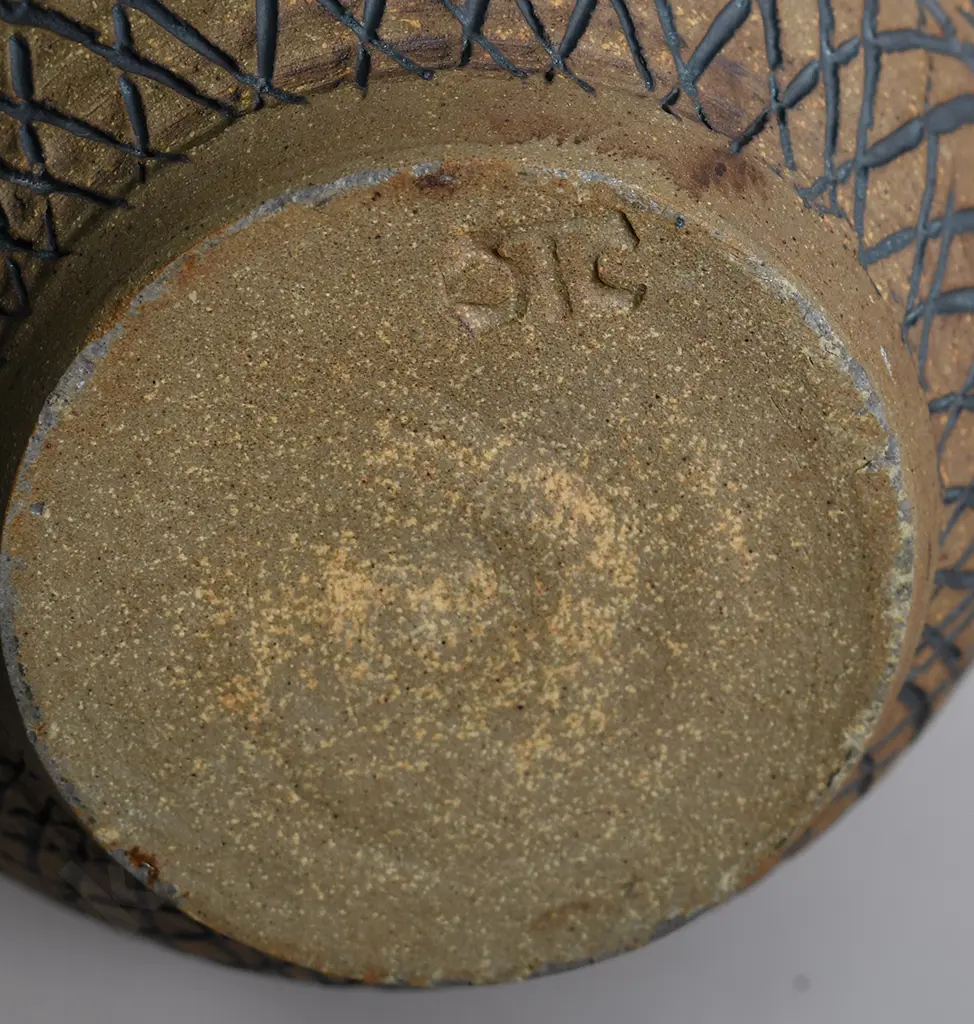 JOHN CRAWFORD POTTERY VASE Image 1++