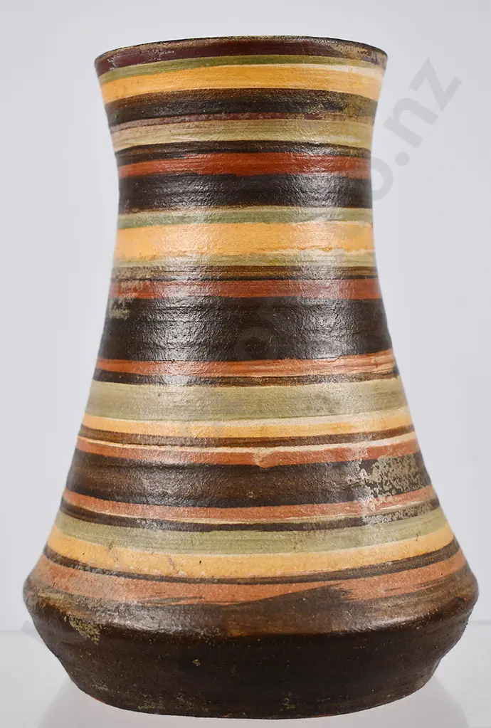 ELIZABETH LISSAMAN POTTERY VASE Image 1++