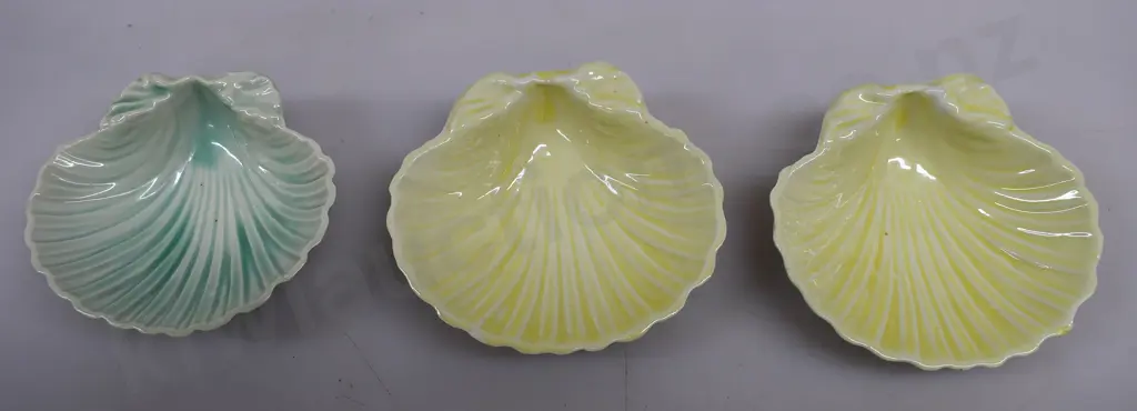 TEMUKA WARE SCALLOP SHELL DISHES Image 1++