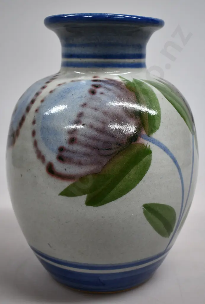 SEAKINS POTTERY VASE Image 1++