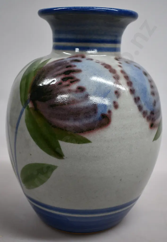 SEAKINS POTTERY VASE Image 1++