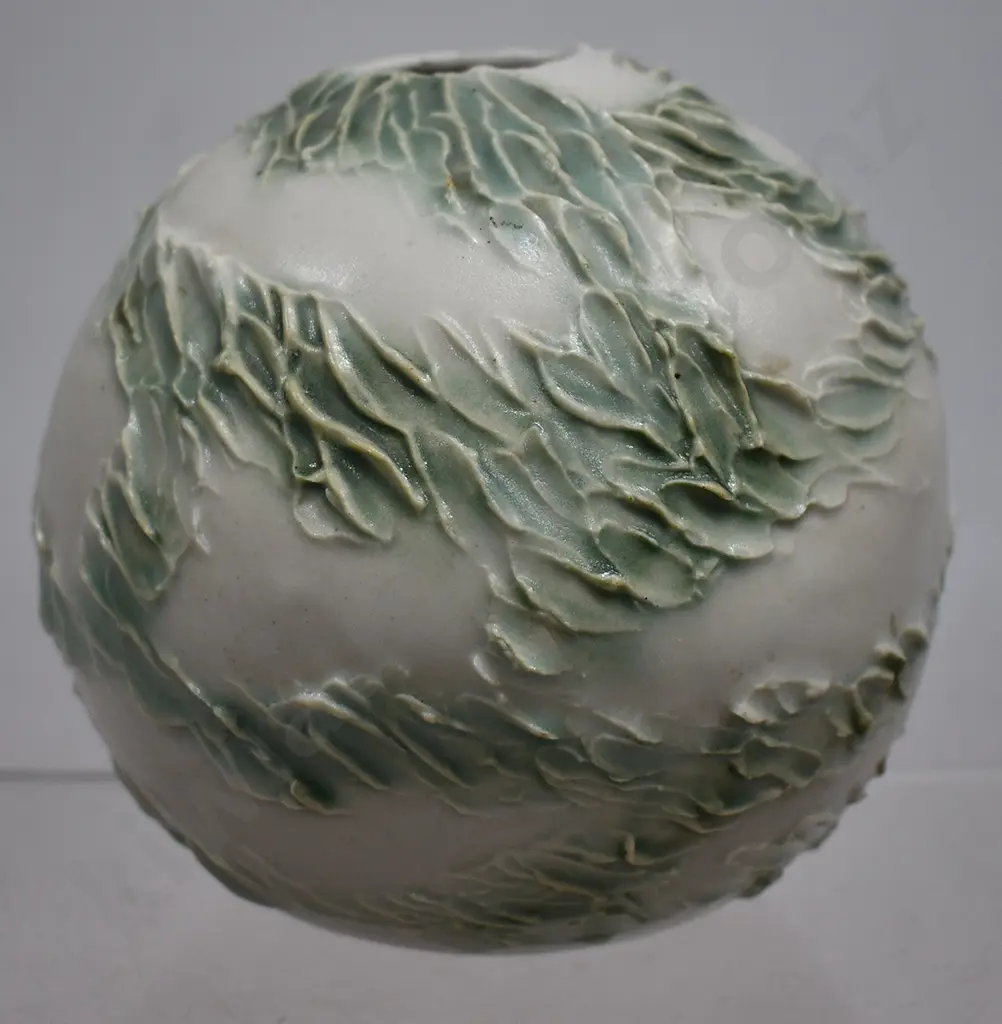 HIENRIETTA HUME ORB VASE Image 1++