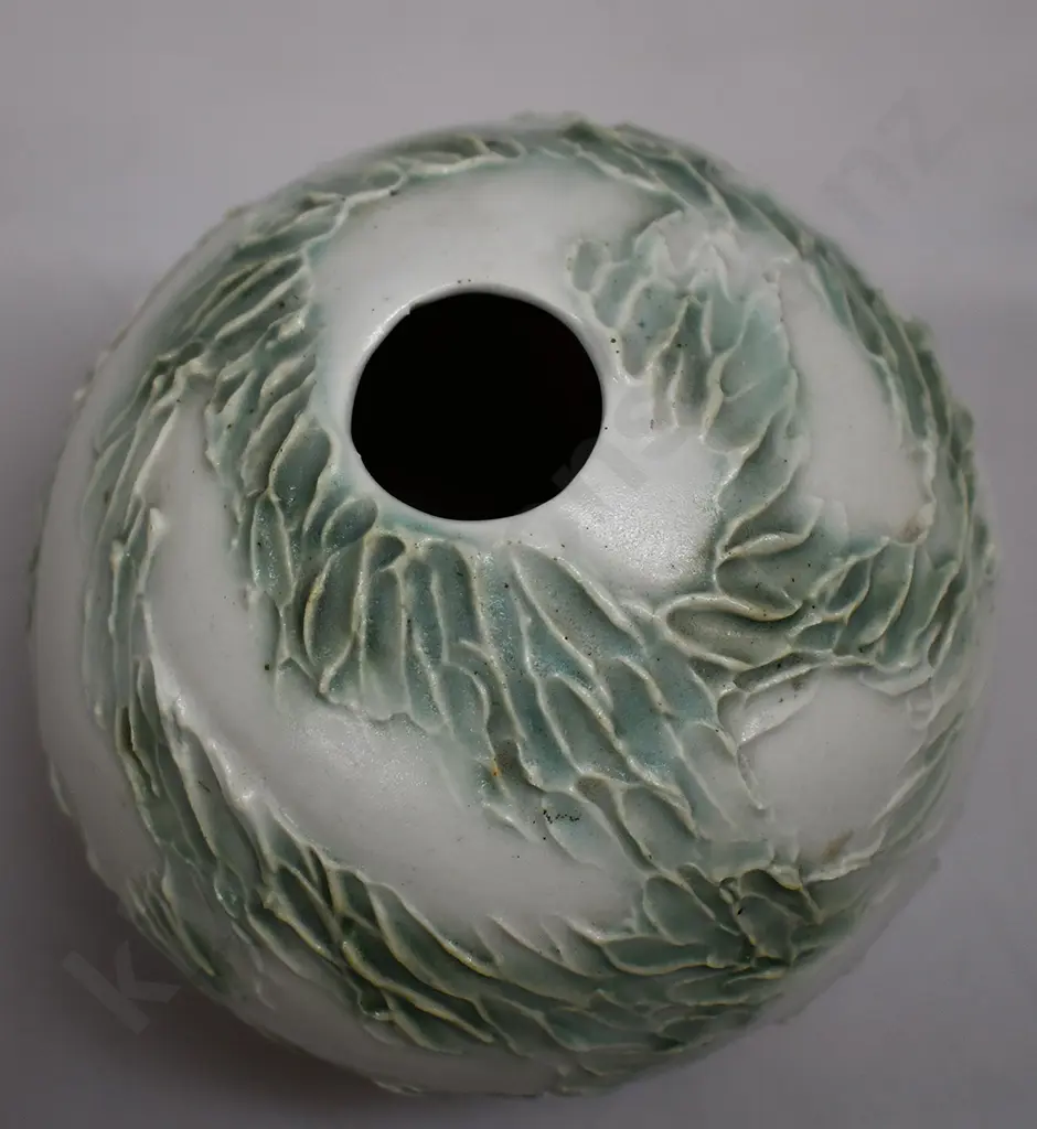 HIENRIETTA HUME ORB VASE Image 1++
