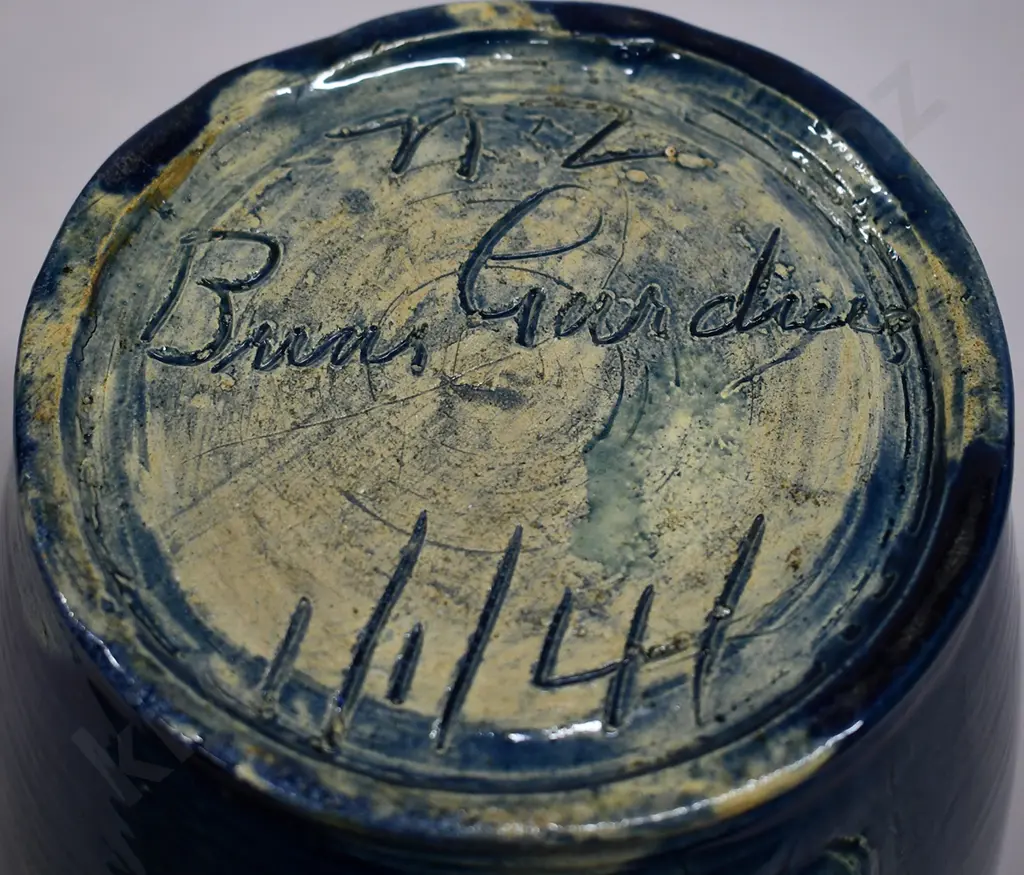 BRIAR GARDNER POTTERY JUG Image 1++