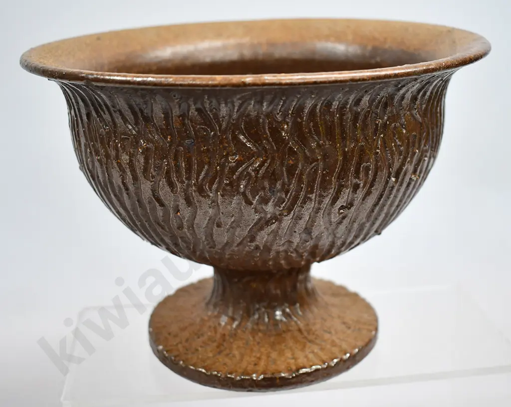STONEWARE FOOTED BOWL Image 1++