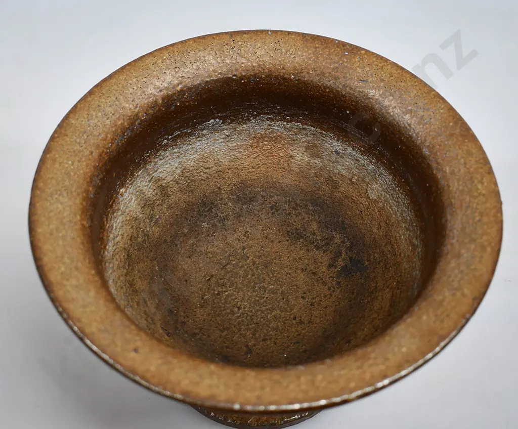 STONEWARE FOOTED BOWL Image 1++