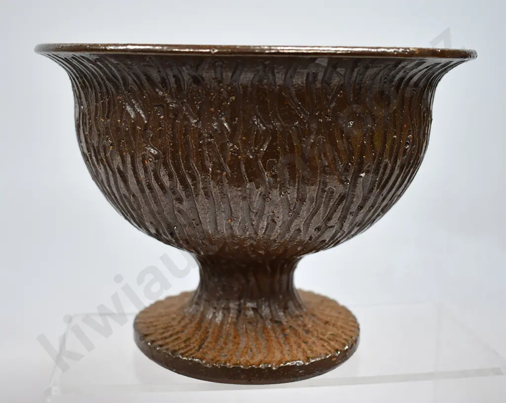 STONEWARE FOOTED BOWL Image 1++