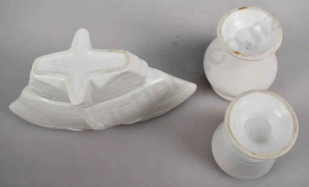 TITIAN BUTTERFLY MANTLE VASE, POSY VASES Image 1++