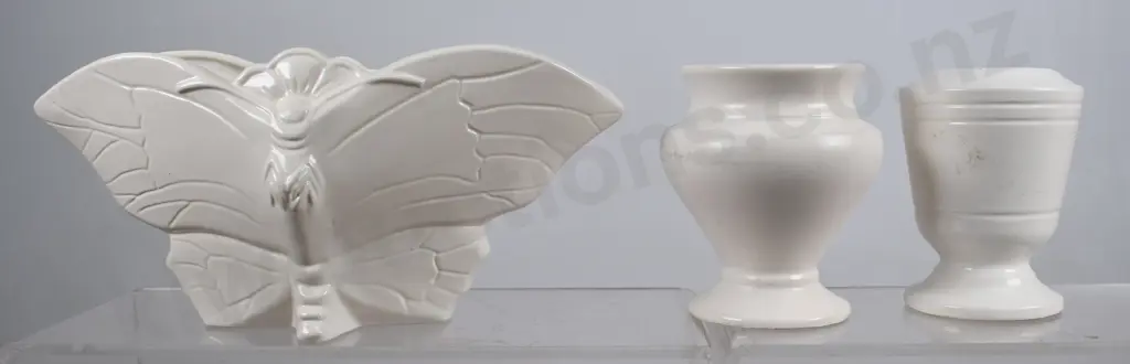 TITIAN BUTTERFLY MANTLE VASE, POSY VASES Image 1++