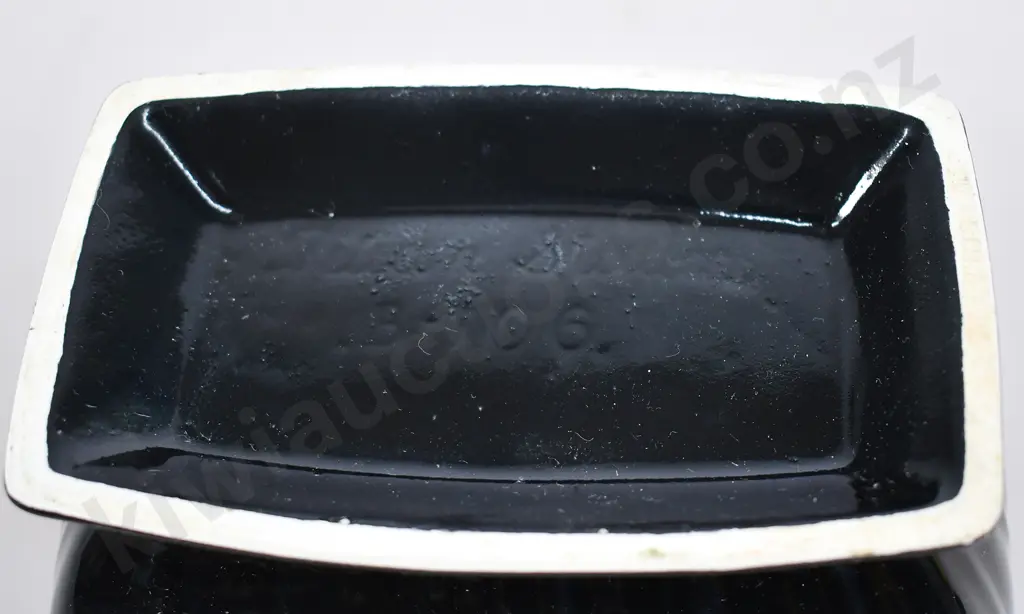 TITIAN POTTERY BOWLS/VASES Image 1++
