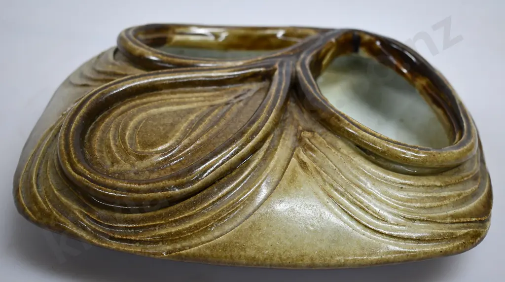 ROY & PAT ADDISON WHAKATANE LEAF DESIGN DISH Image 1++