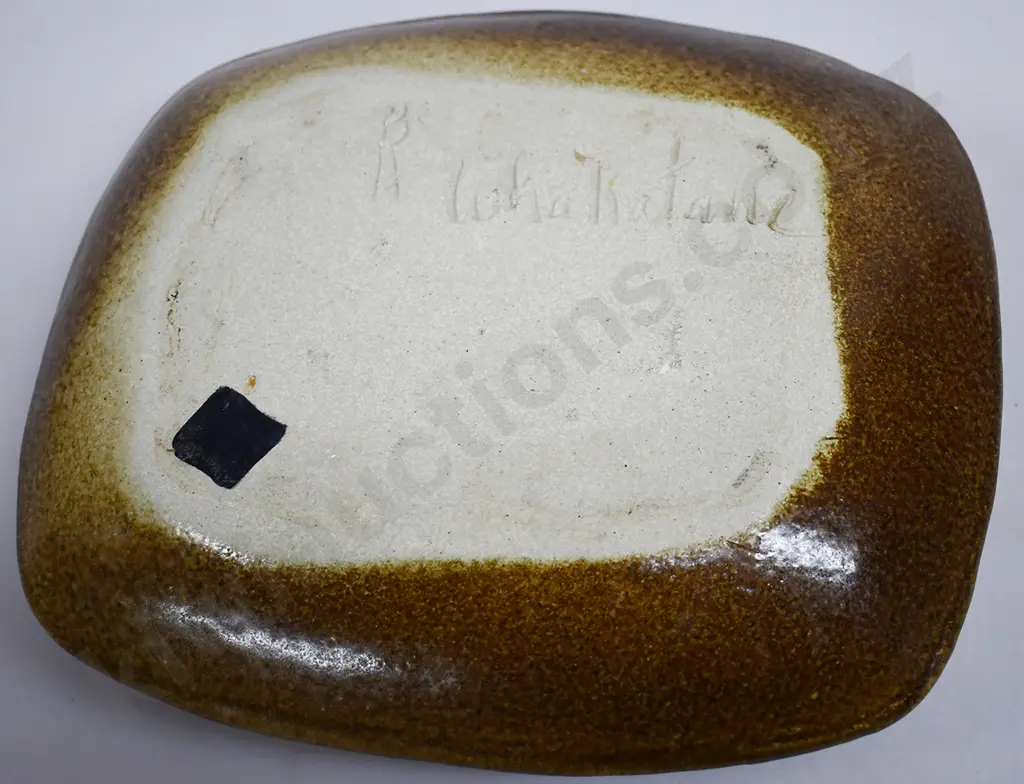 ROY & PAT ADDISON WHAKATANE LEAF DESIGN DISH Image 1++