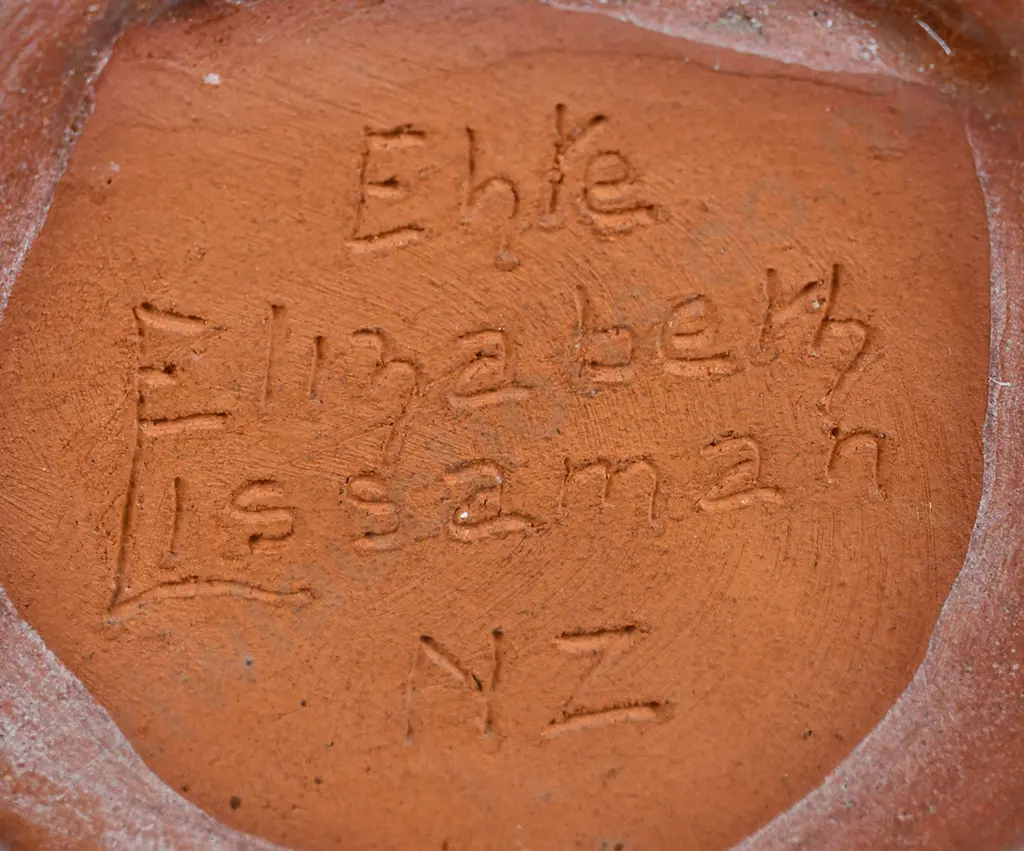 ELIZABETH LISSAMAN POTTERY PENGUIN WALL HANGING Image 1++