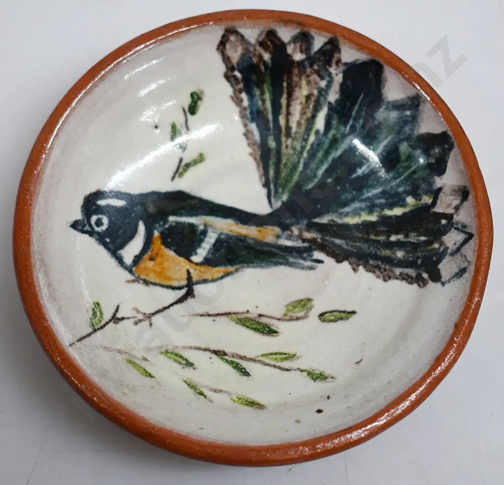 ELIZABETH LISSAMAN POTTERY FANTAIL WALL HANGING Image 1++