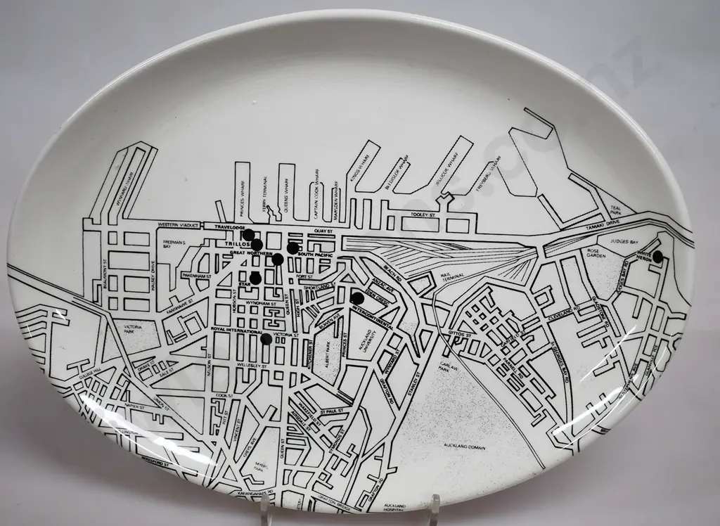 CROWN LYNN DOWNTOWN TRILLOS AUCKLAND OVAL PLATE Image 1++