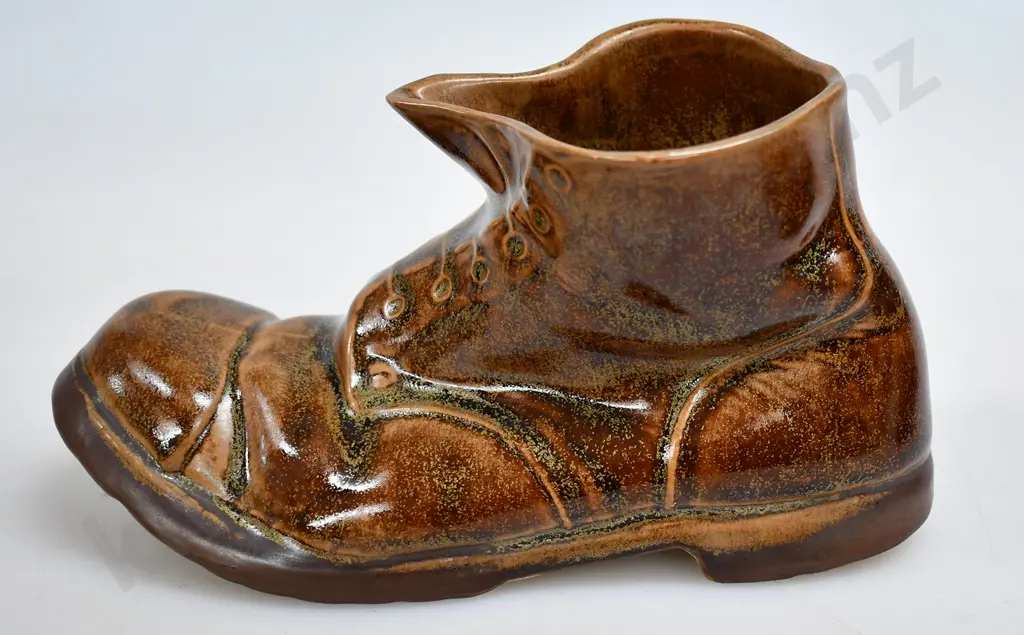 TEMUKA POTTERY BOOT, GRAVY BOAT & SAUCER Image 1++